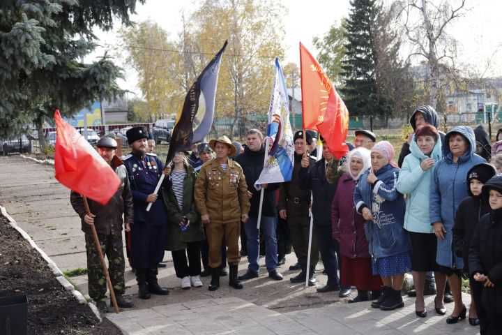 В Чистопольском районе открыли памятную доску воину-афганцу (фоторепортаж)