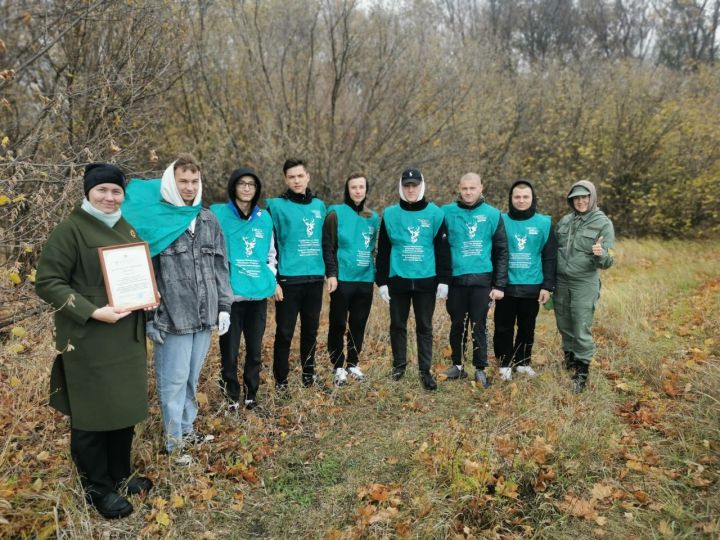 Чистопольские школьники открыли в лесу «столовую» для животных