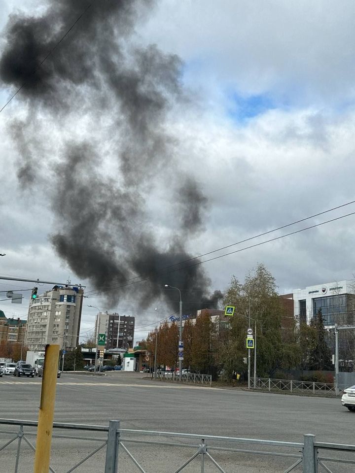 В Казани произошел пожар на крыше ТЦ «Бахетле»