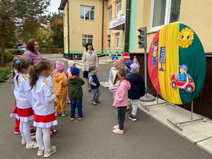 Юные чистопольцы повторили правила дорожного движения с помощью квеста