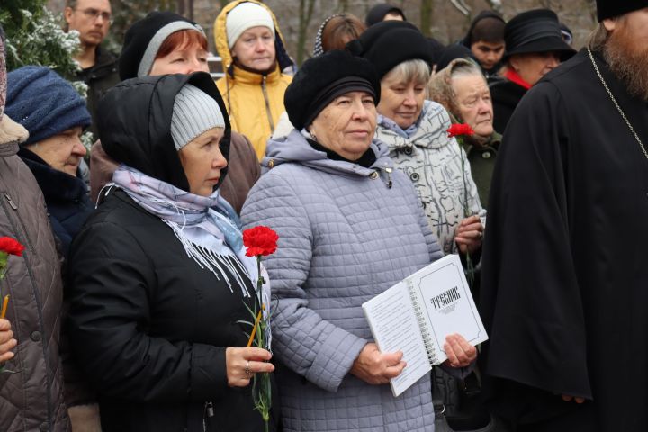 В день памяти жертв политических репрессий на чистопольском кладбище прошел молебен