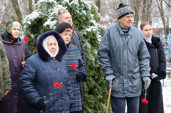 В день памяти жертв политических репрессий на чистопольском кладбище прошел молебен