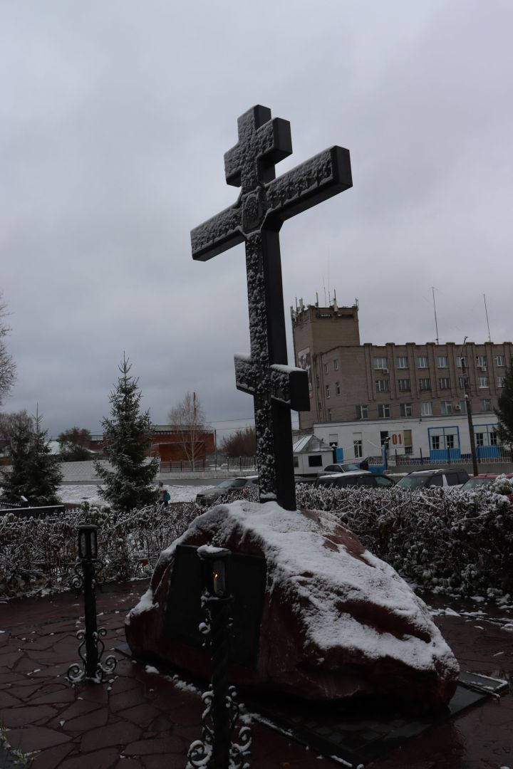 В день памяти жертв политических репрессий на чистопольском кладбище прошел молебен