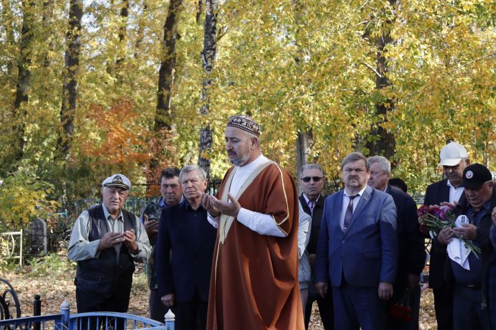 В Чистополе установили памятник именитому борцу Равилю Яхину