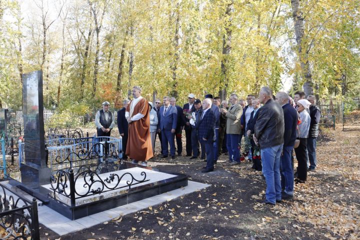 В Чистополе установили памятник именитому борцу Равилю Яхину