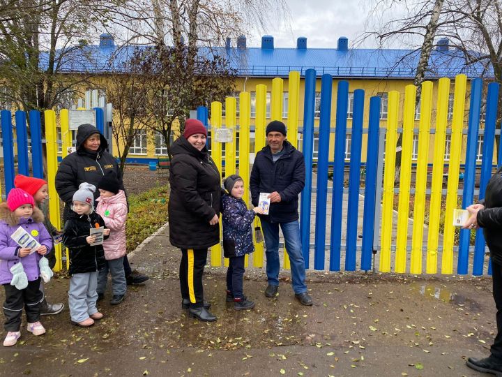 «Дорожный патруль»: дошкольники напомнили чистопольским водителям и пешеходам правила дорожного движения