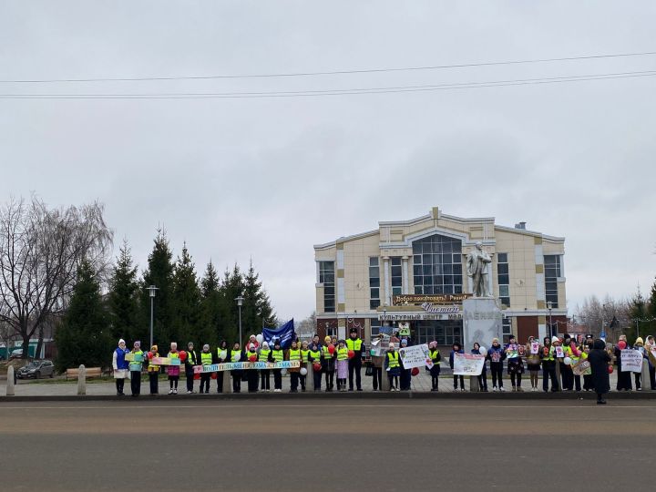 В Чистополе прошла акция, посвященная Дню памяти жертв ДТП