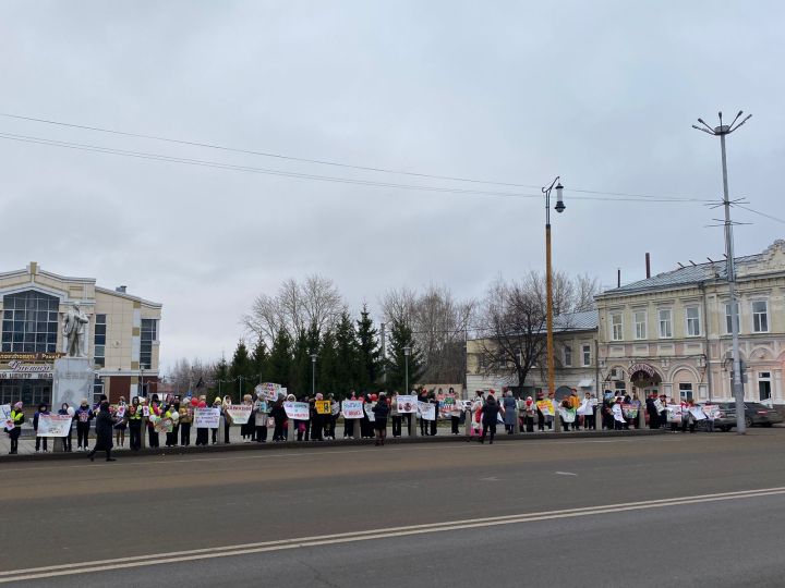 В Чистополе прошла акция, посвященная Дню памяти жертв ДТП