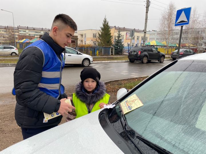 «Уступайте друг другу – не воюйте на дорогах!»: дети призвали чистопольцев соблюдать правила дорожного движения