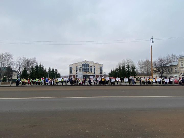 В Чистополе прошла акция, посвященная Дню памяти жертв ДТП