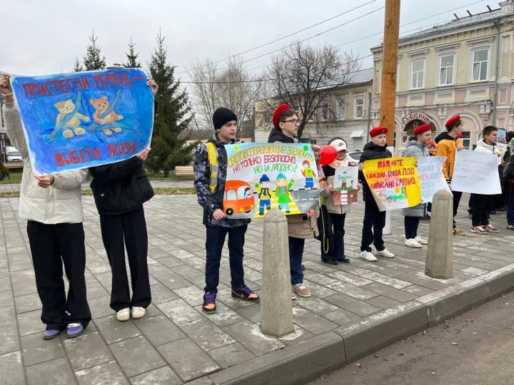 В Чистополе прошла акция, посвященная Дню памяти жертв ДТП