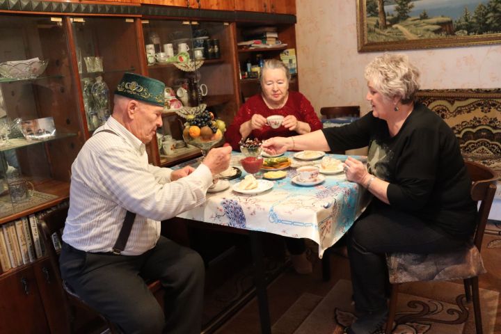 90-летний житель Чистополя в честь своего юбилея поделился интересными историями из жизни