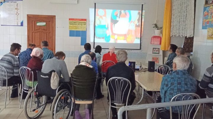 В чистопольском доме-интернате прошел творческий мастер-класс «Русская матрешка»