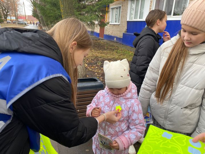 В рейд по городу вышли юные инспекторы дорожного движения чистопольской гимназии № 3