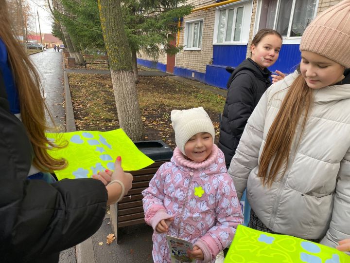 В рейд по городу вышли юные инспекторы дорожного движения чистопольской гимназии № 3