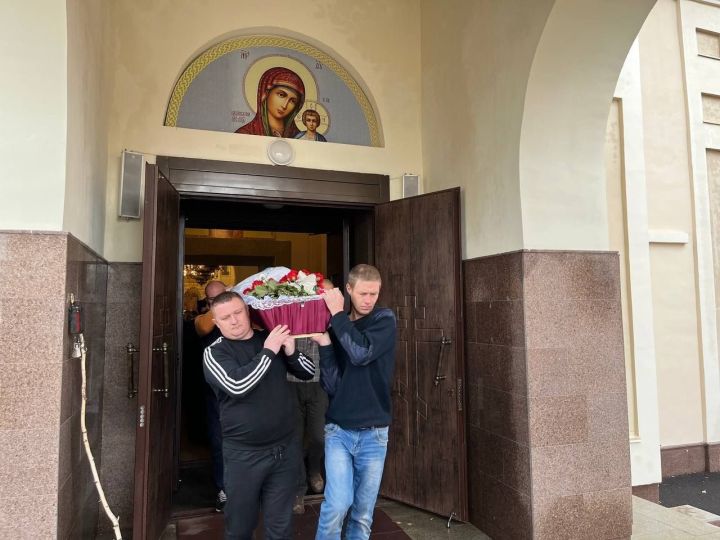 В Нижнекамске простились с Викторией Зубаревой, которую жестоко убил бывший священник