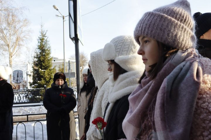 На здании школы № 1 открыли мемориальные доски в память о погибших на СВО выпускниках