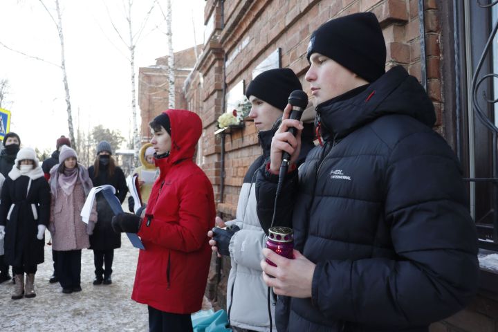 На здании школы № 1 открыли мемориальные доски в память о погибших на СВО выпускниках