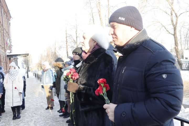 На здании школы № 1 открыли мемориальные доски в память о погибших на СВО выпускниках