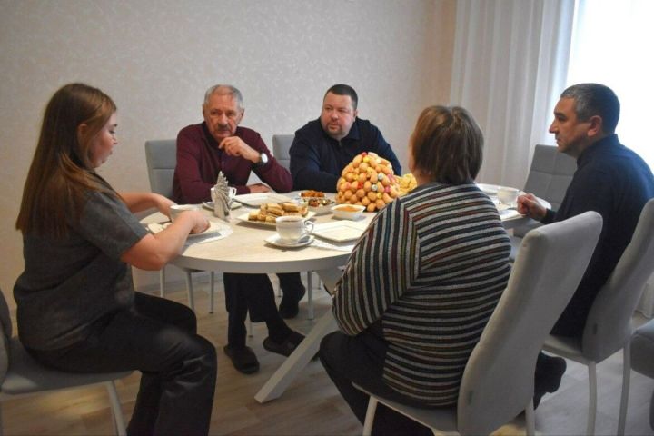 В Алексеевском районе семья участника СВО получила ключи от новой квартиры