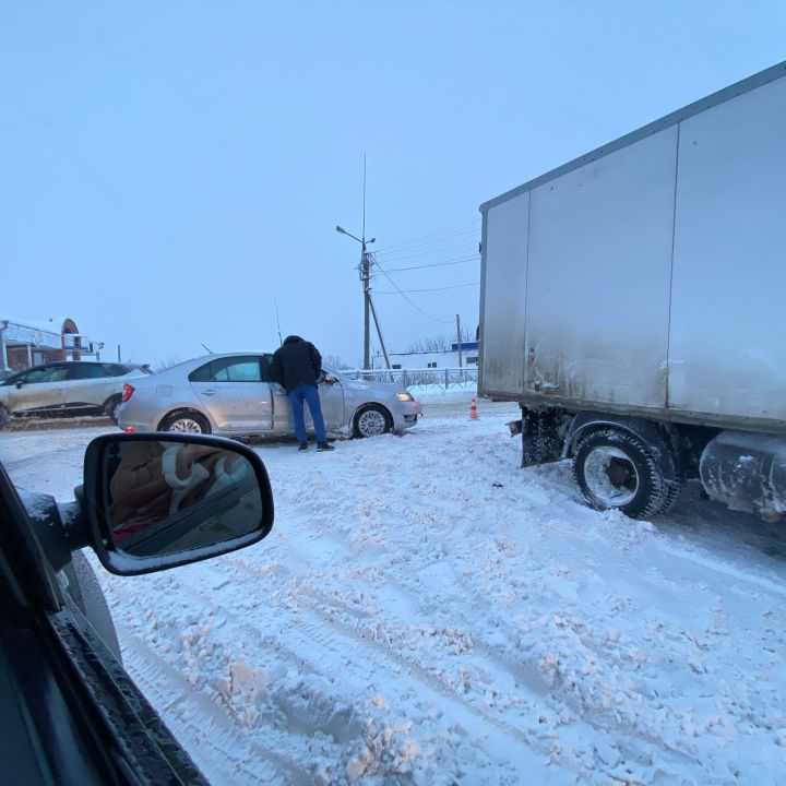 В Чистополе из-за ДТП образовалась огромная пробка