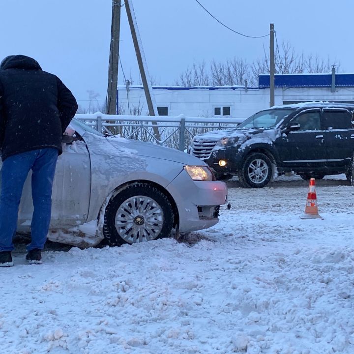 В Чистополе из-за ДТП образовалась огромная пробка