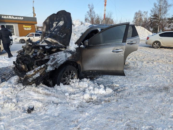 Сегодня в Чистополе сгорел автомобиль