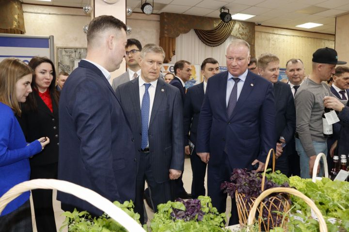 Исполняющий обязанности Премьер-министра Татарстана ознакомился с деятельностью предприятий Чистопольского района