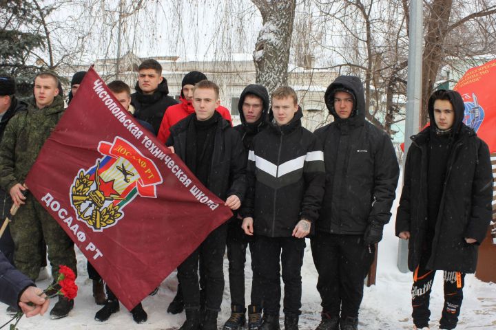 В Чистополе состоялся митинг, посвященный 34-й годовщине вывода советских войск из Афганистана