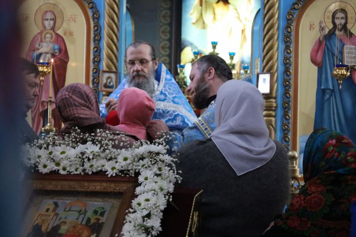 В праздник Сретения Господня в чистопольском храме состоялось праздничное богослужение