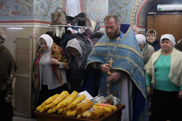 В праздник Сретения Господня в чистопольском храме состоялось праздничное богослужение