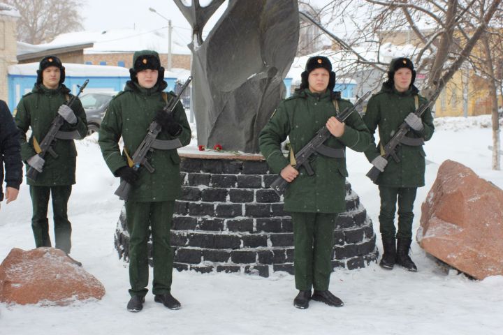 В Чистополе состоялся митинг, посвященный 34-й годовщине вывода советских войск из Афганистана