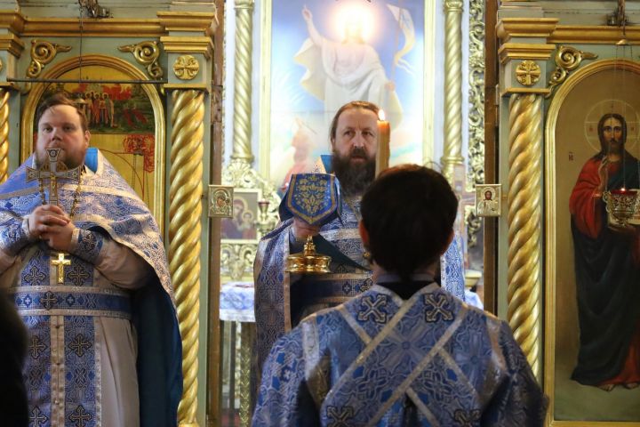 В Неделю о Страшном суде настоятель чистопольского храма протоиерей Андрей Зиньков совершил Божественную литургию