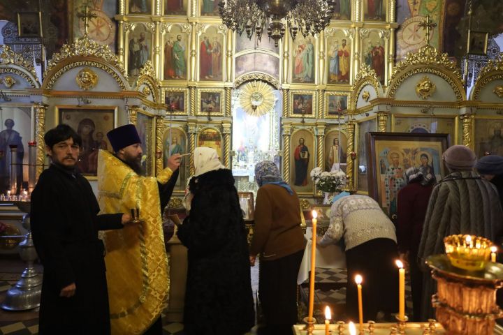 В Чистополь прибыли иконы с частицами мощей свт. Луки Крымского и мчч. Киприана и Иустинии