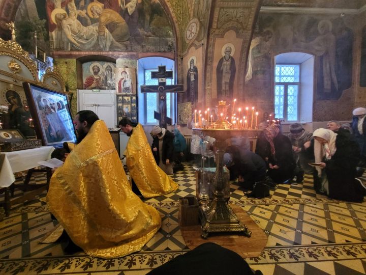 В Чистополь прибыли иконы с частицами мощей свт. Луки Крымского и мчч. Киприана и Иустинии