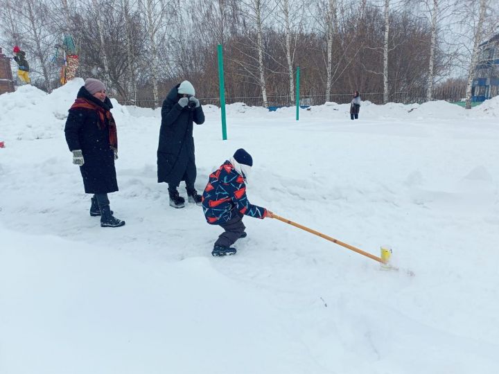 В чистопольской школе отпраздновали Масленицу (фоторепортаж)