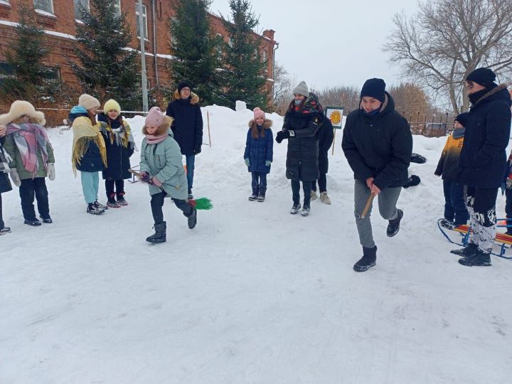 В чистопольской школе отпраздновали Масленицу (фоторепортаж)