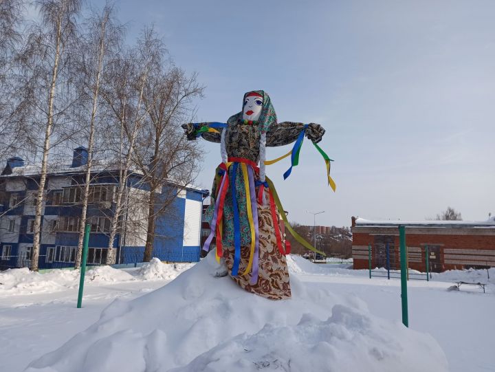 В чистопольской школе отпраздновали Масленицу (фоторепортаж)