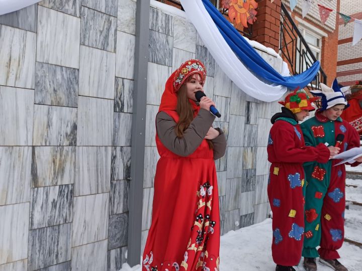 В чистопольской школе отпраздновали Масленицу (фоторепортаж)