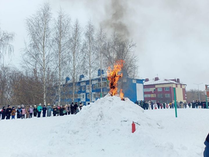 В чистопольской школе отпраздновали Масленицу (фоторепортаж)