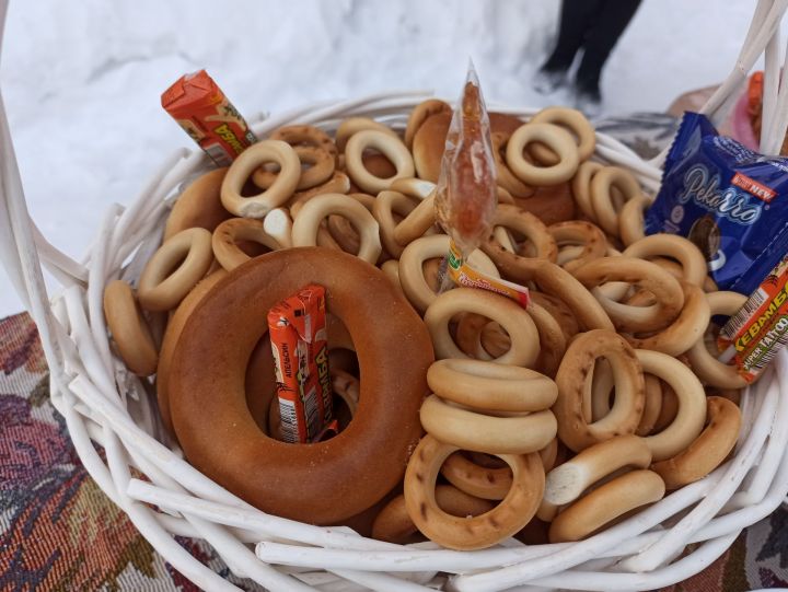 В чистопольской школе отпраздновали Масленицу (фоторепортаж)