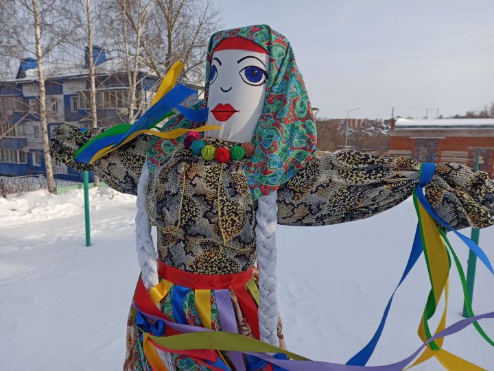 В чистопольской школе отпраздновали Масленицу (фоторепортаж)