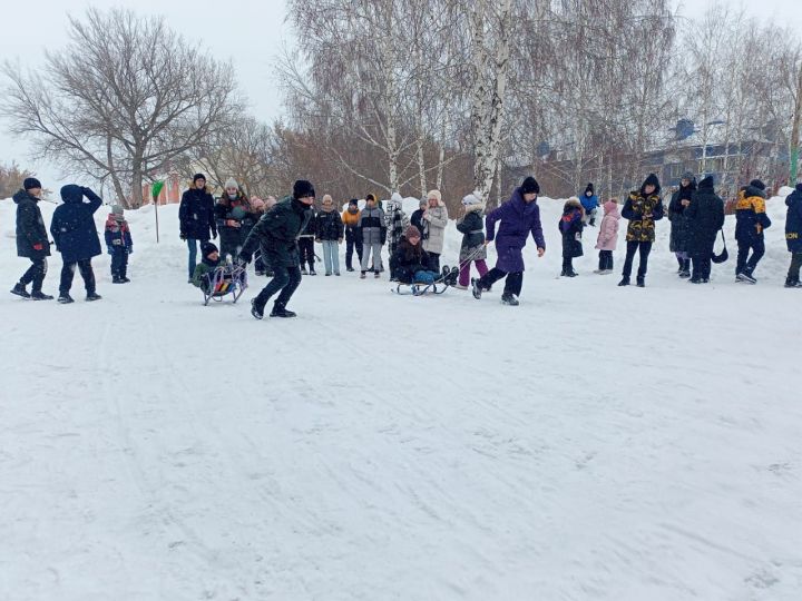 В чистопольской школе отпраздновали Масленицу (фоторепортаж)