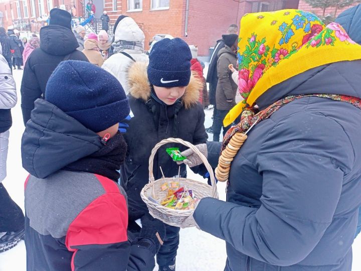 В чистопольской школе отпраздновали Масленицу (фоторепортаж)