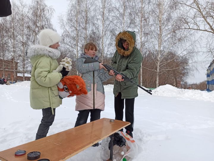 В чистопольской школе отпраздновали Масленицу (фоторепортаж)