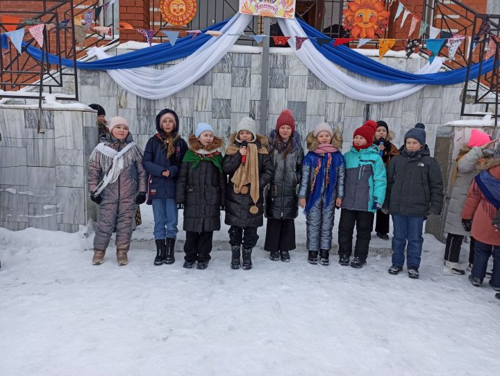 В чистопольской школе отпраздновали Масленицу (фоторепортаж)