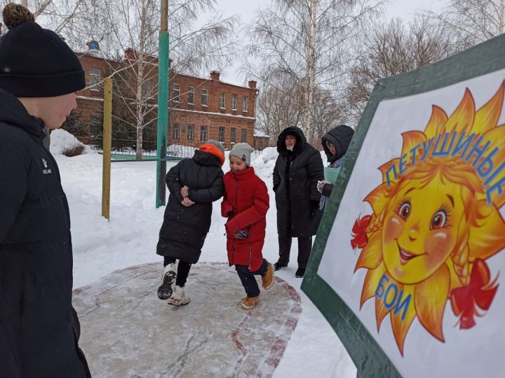 В чистопольской школе отпраздновали Масленицу (фоторепортаж)