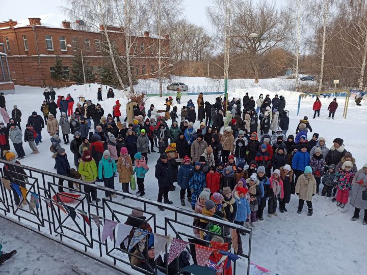 В чистопольской школе отпраздновали Масленицу (фоторепортаж)