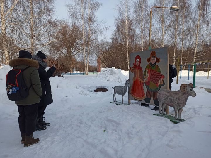 В чистопольской школе отпраздновали Масленицу (фоторепортаж)