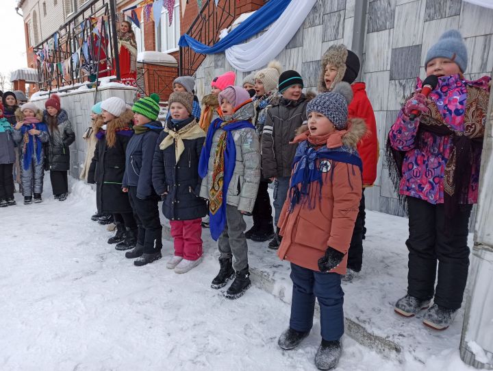 В чистопольской школе отпраздновали Масленицу (фоторепортаж)